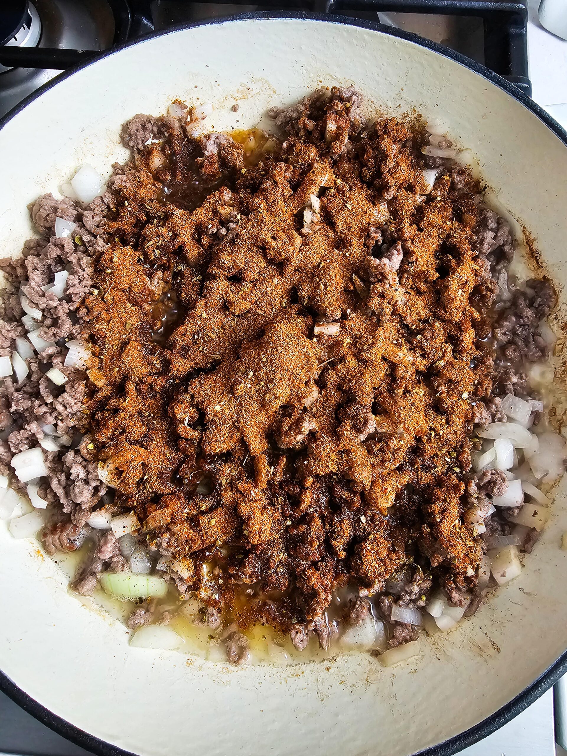 ADD SPICES AND GARLIC TO THE SKILLET