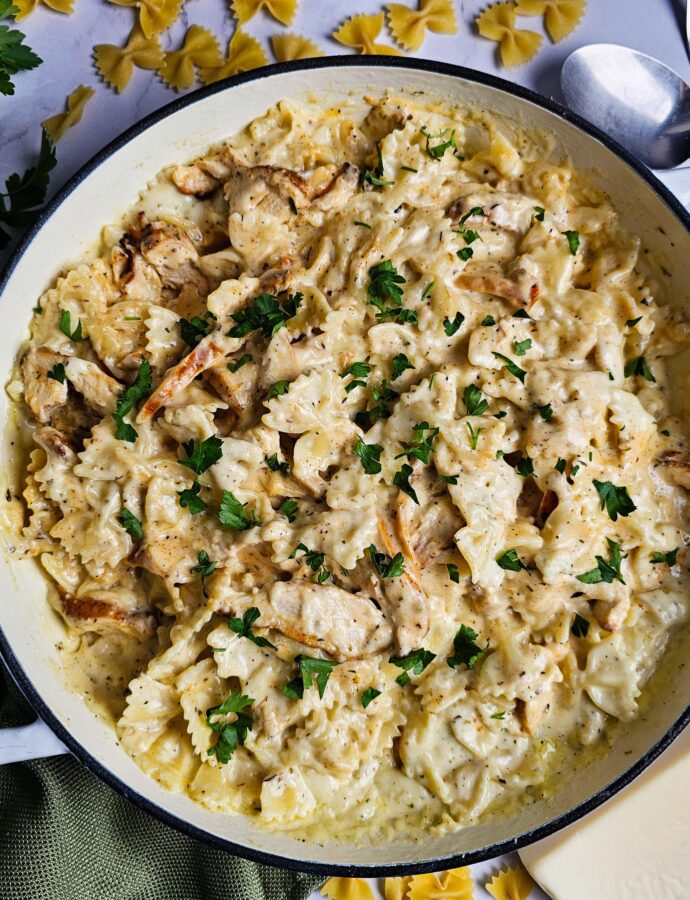 Simple Creamy Garlic Parmesan Chicken Pasta