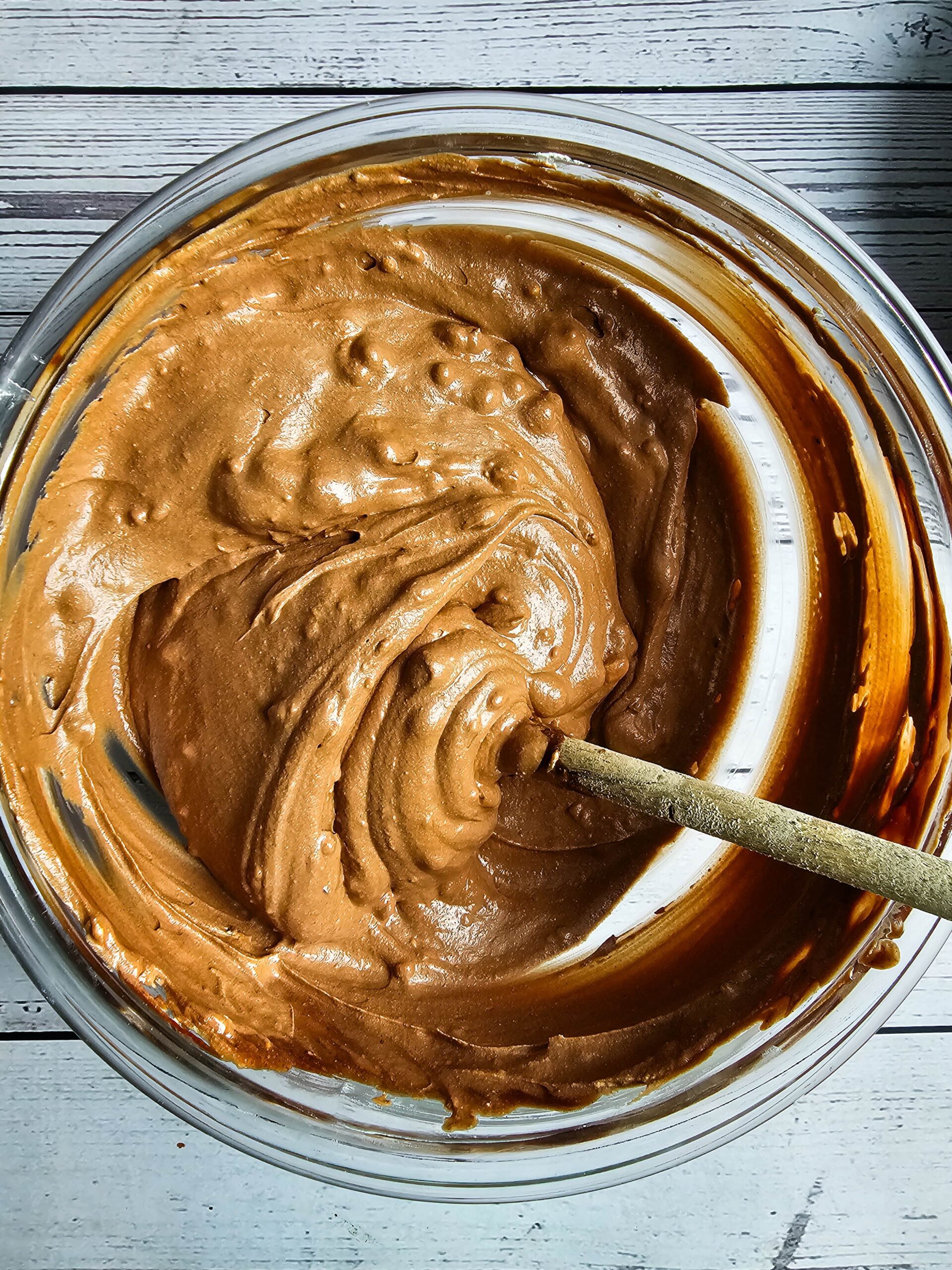 FOLD IN THE WHIPPED CREAM AND THE CHOCOLATE FILLING TOGETHER