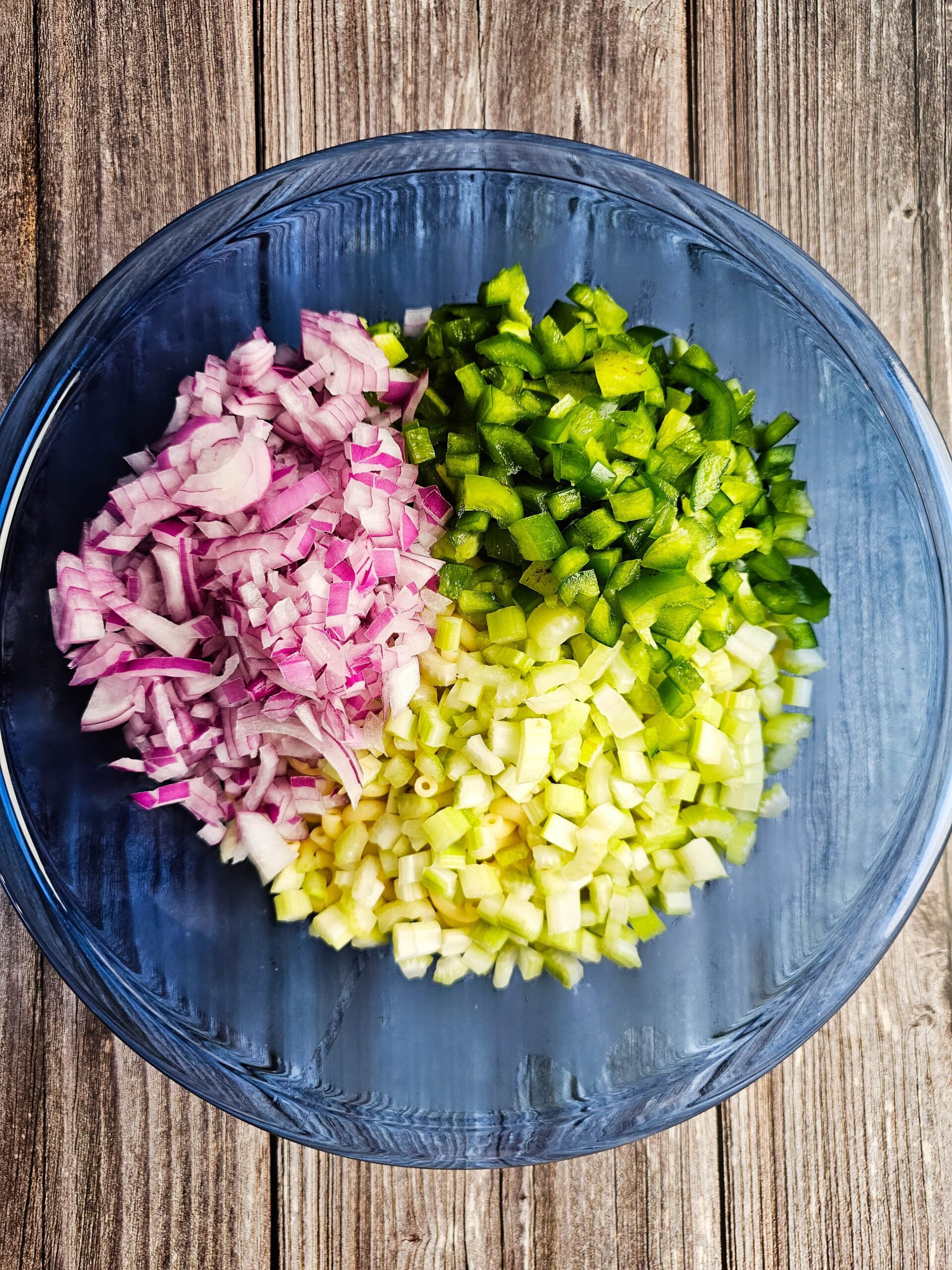 COMBINE ALL THE COOKED PASTA AND VEGGIES IN A BOWL.
