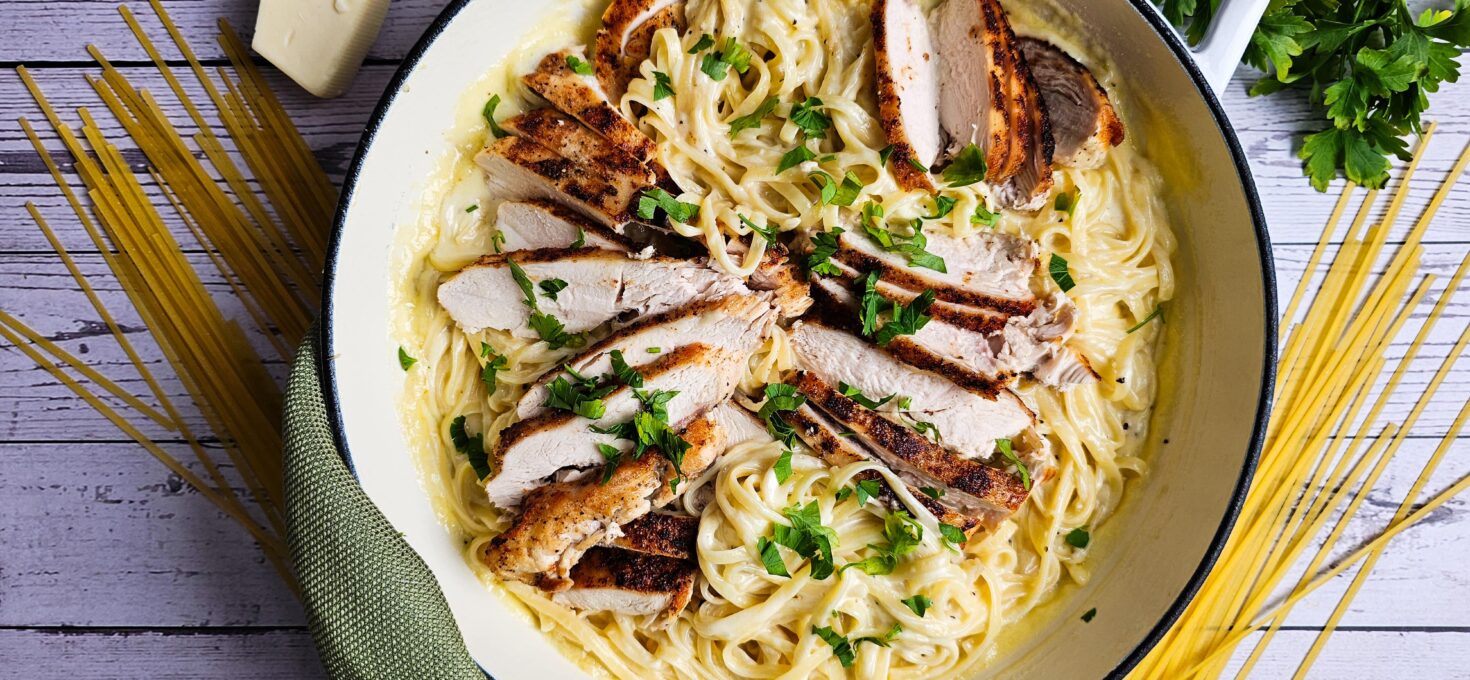 Creamy Chicken Fettuccine Pasta – 30 Minute Meal