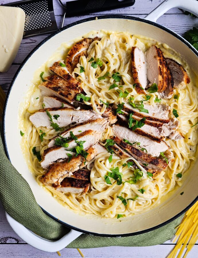 Creamy Chicken Fettuccine Pasta – 30 Minute Meal