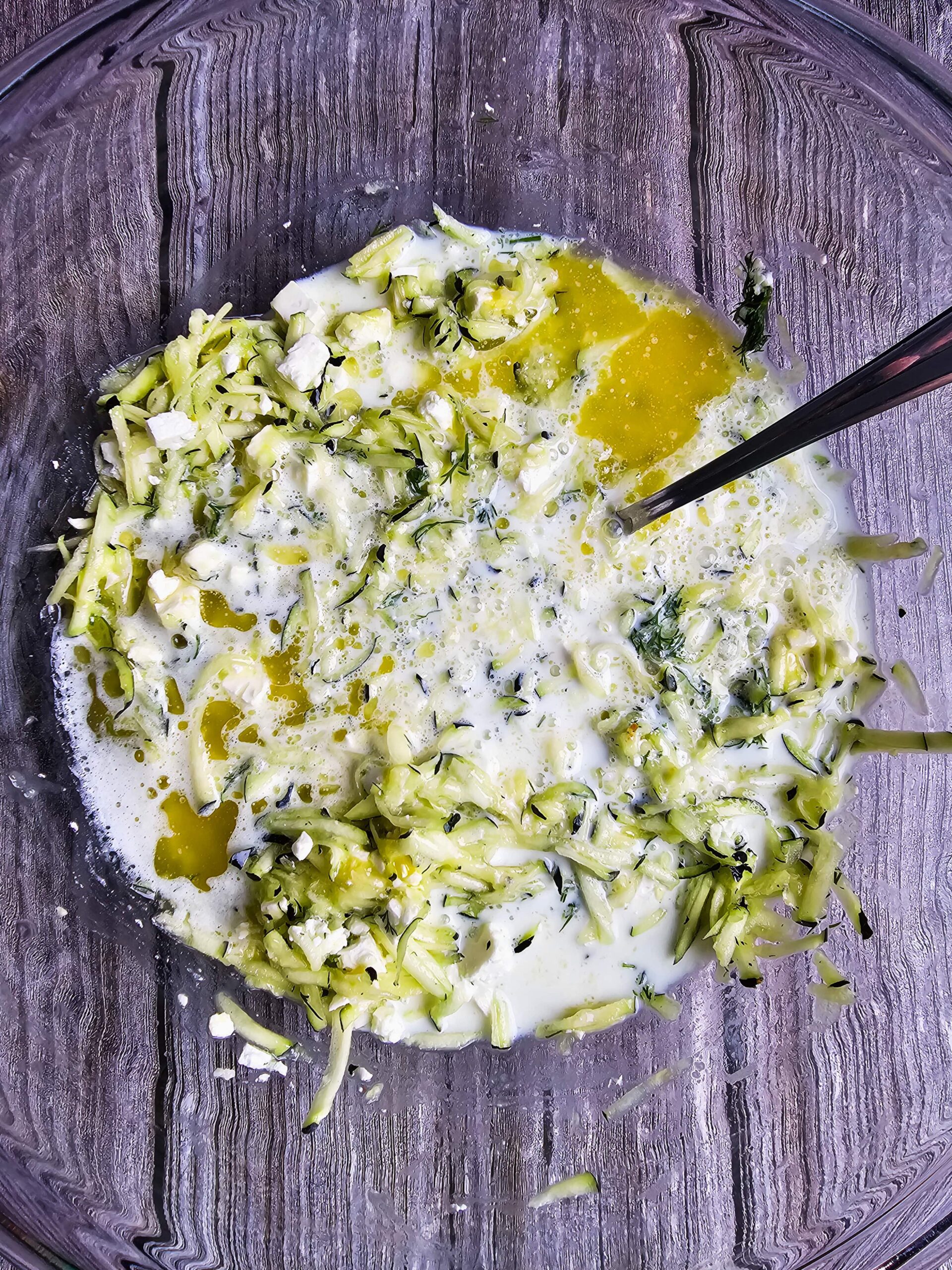 GLASS BOWL WITH ALL THE WET INGREDIENTS