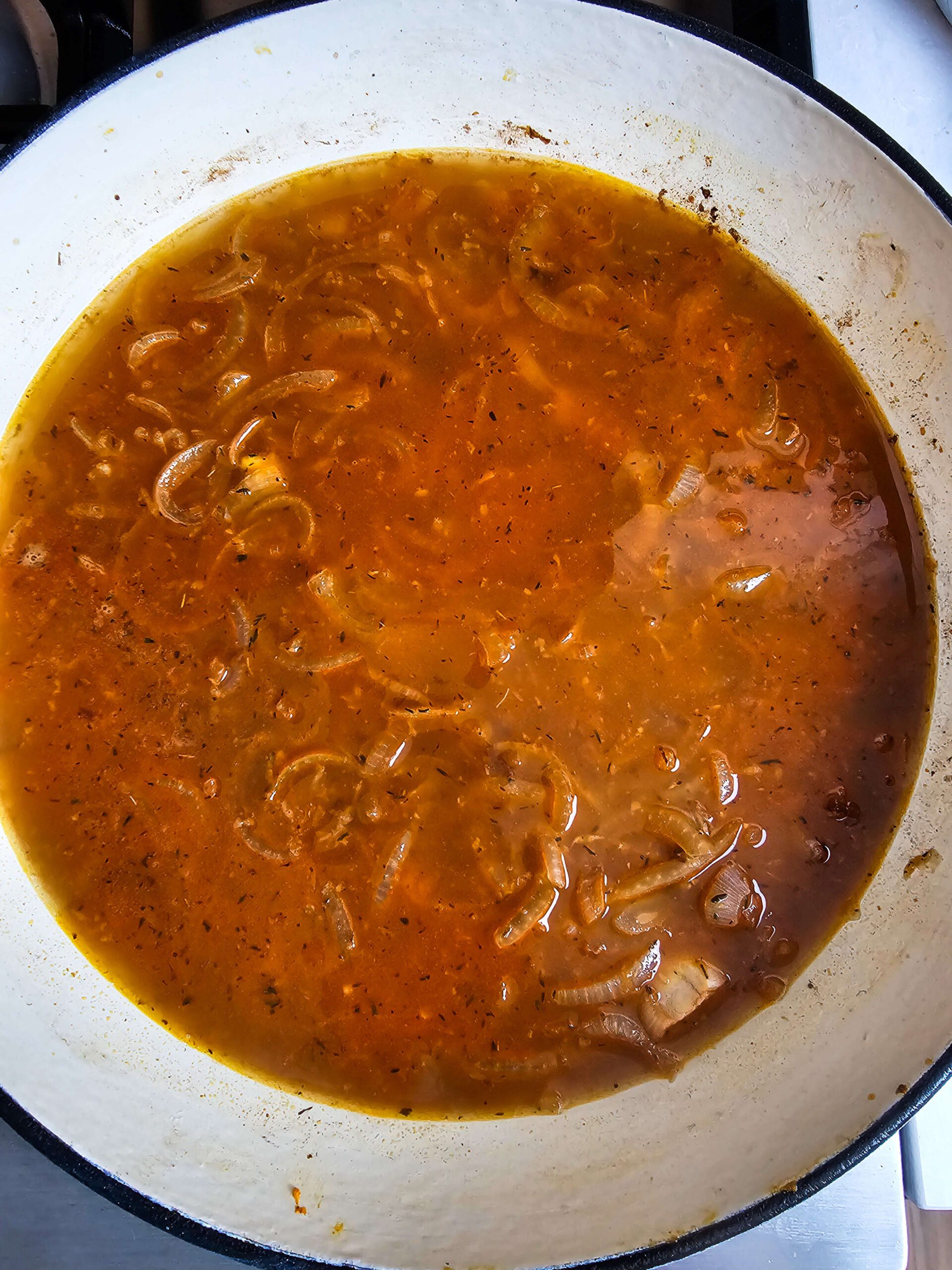 ADD THE WHITE WINE AND THE VEGETABLE BROTH