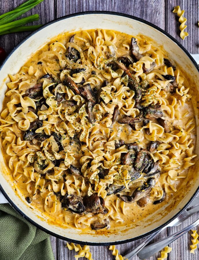Simple Creamy Portobello & White Mushroom Stroganoff