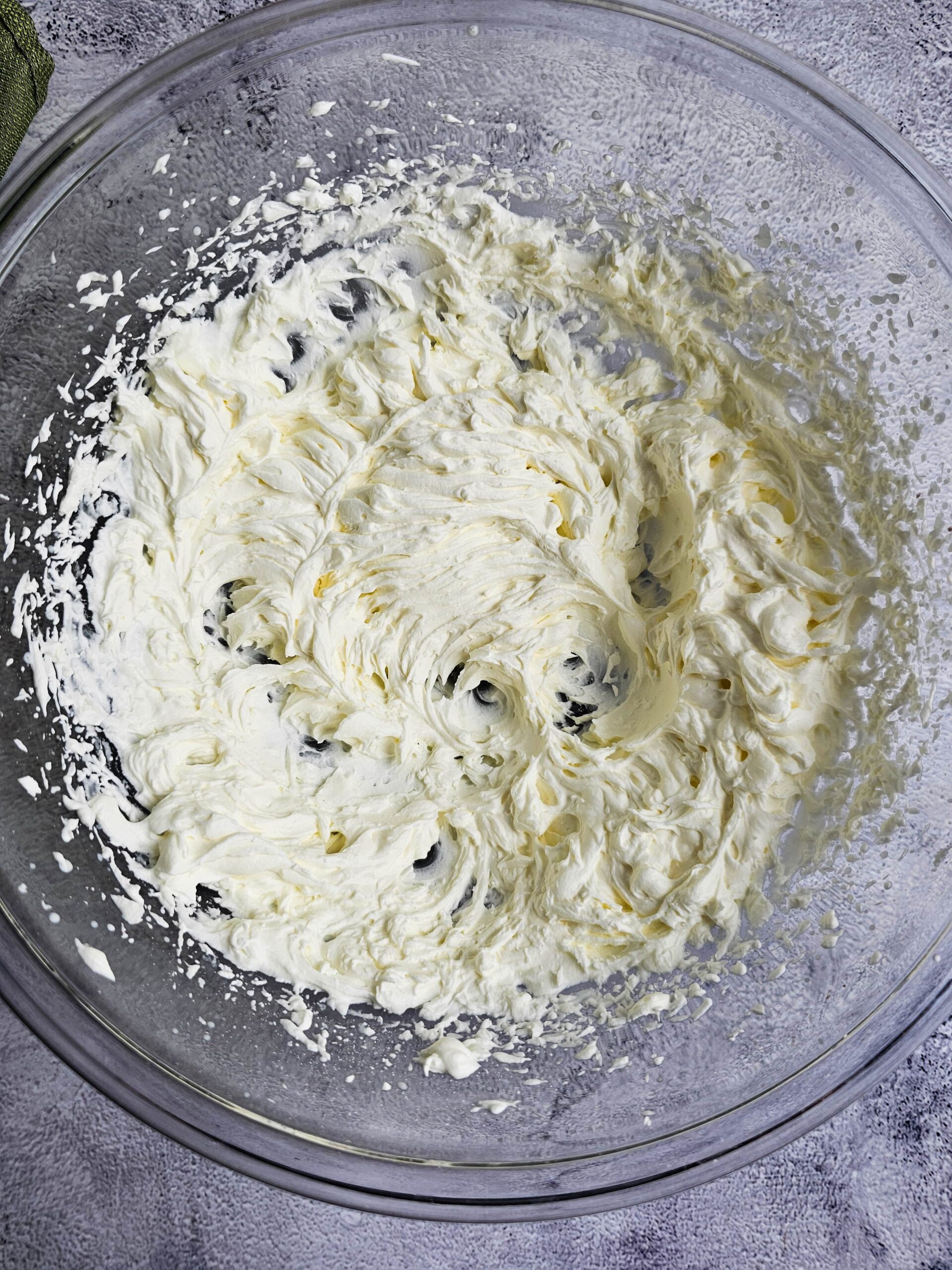 CLEAR BOWL OF WHIPPED HEAVY CREAM