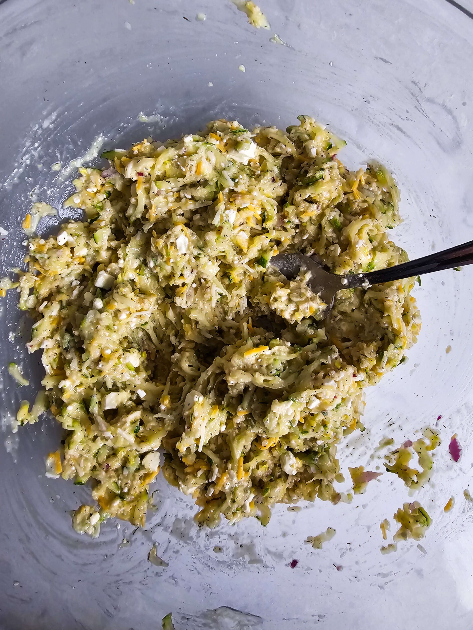 LARGE CLEAR GLASS BOWL COMBINE ALL INGREDIENTS