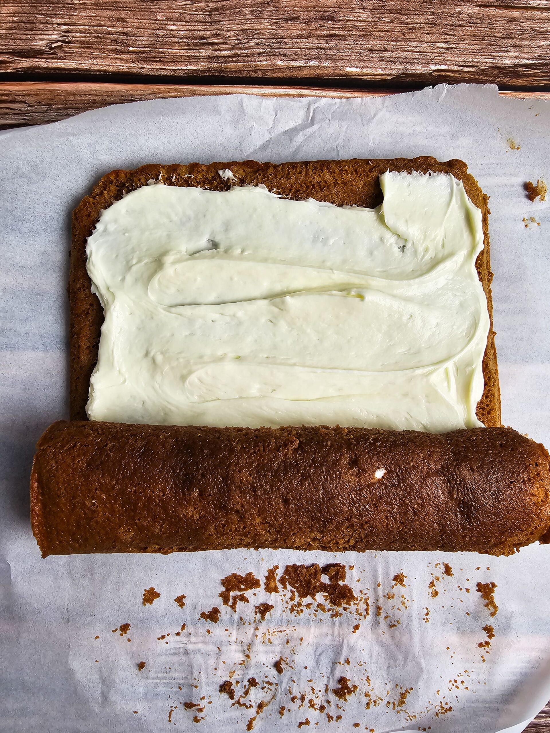 RE-ROLL THE CAKE LEAVING THE SEEM ON THE UNDER SIDE