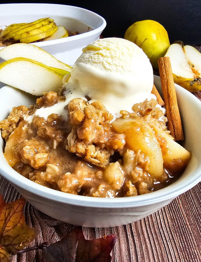 Warm Cinnamon Pear Crisp (Easy Fall Dessert Recipe)
