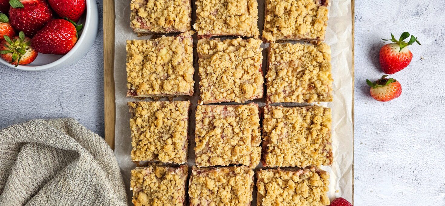 Strawberry Cheesecake Bars with Crumble Topping (9×13 Pan)