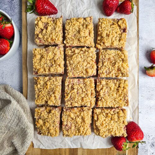 Strawberry Cheesecake Bars with Crumble Topping (9×13 Pan)