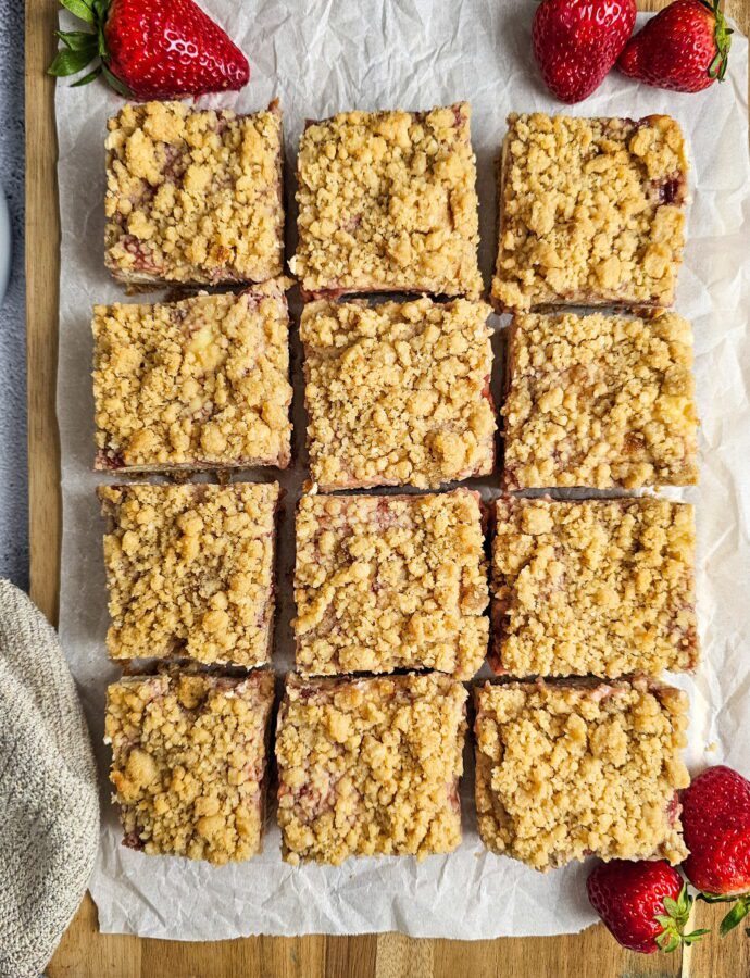 Strawberry Cheesecake Bars with Crumble Topping (9×13 Pan)